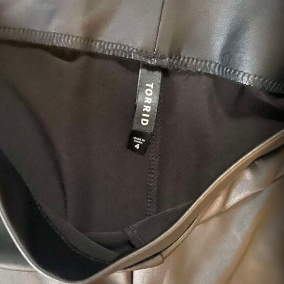Torrid size 4 Full Length Signature Waist Faux Leather Legging - Picture 9 of 10